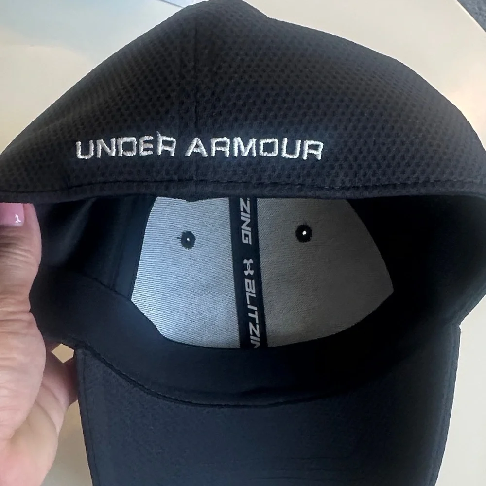 Under Armour Black Cap NWOT - Picture 3 of 4